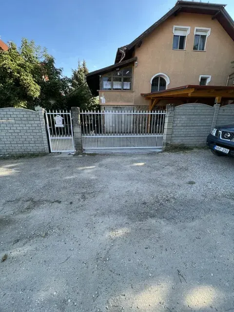 Kapu – egyedi fémszerkezet